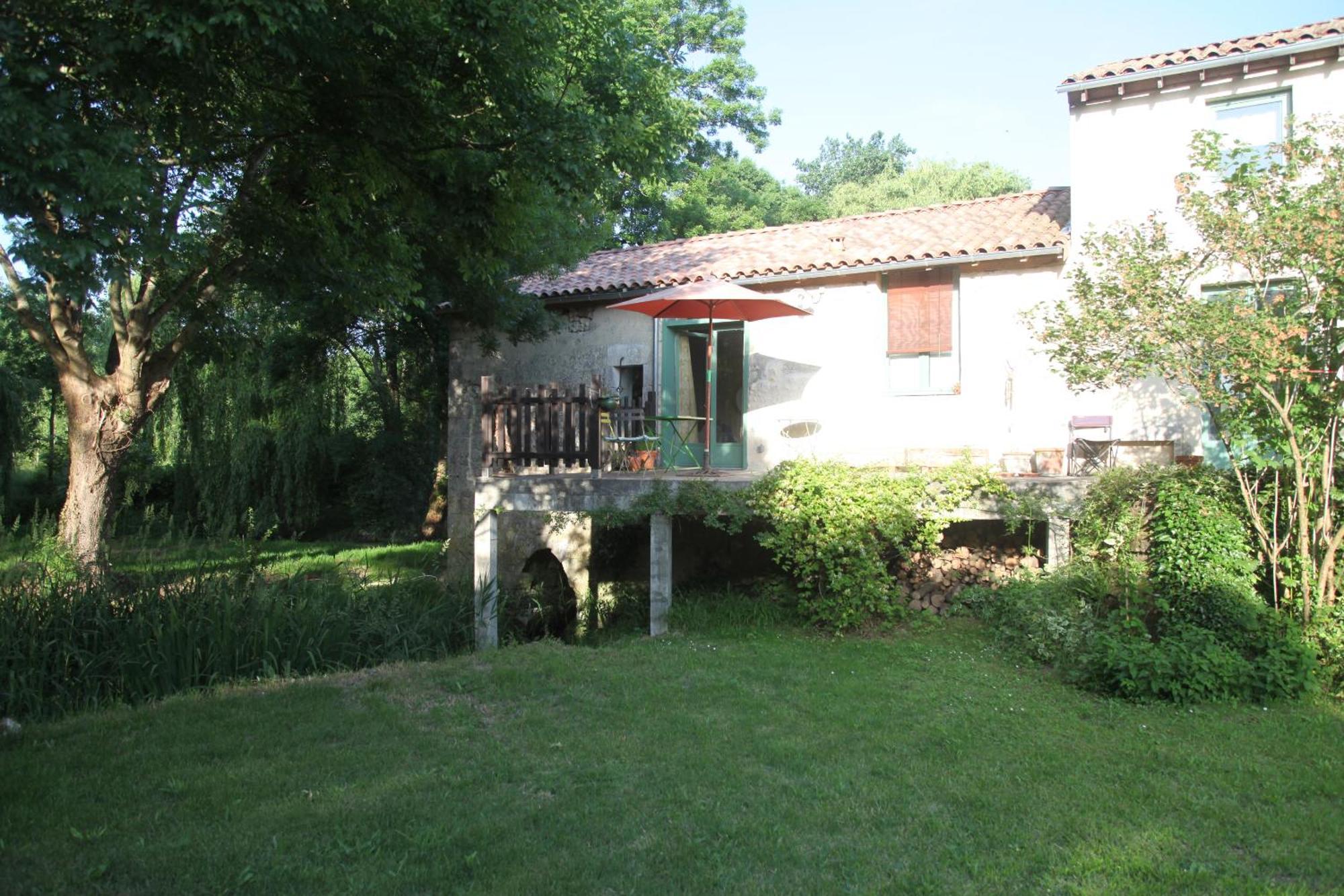 Ancien Moulin A Eau Sur La Seugne Apartamento Mosnac  Exterior foto
